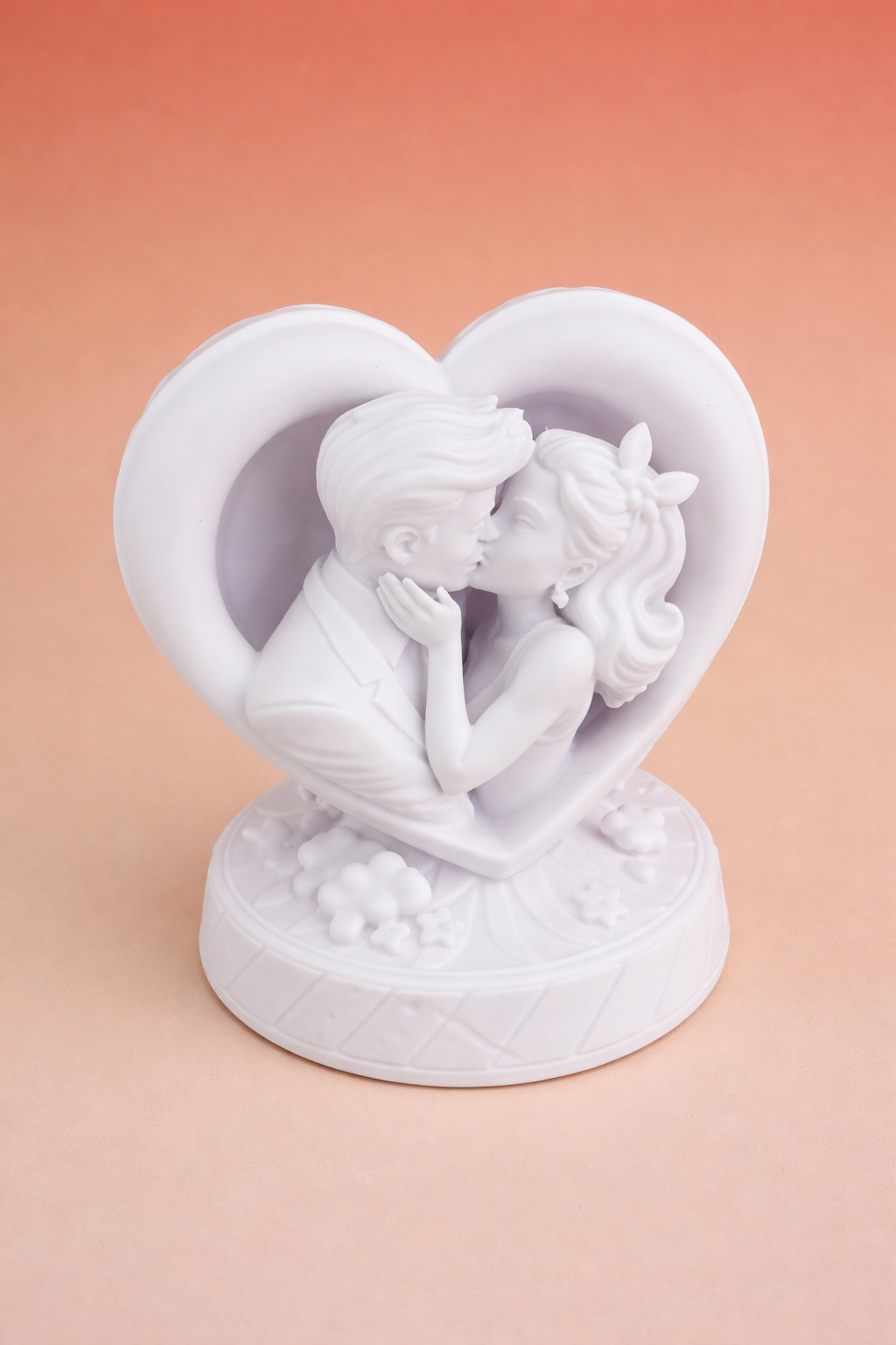 Scultura Romantica “Bacio nel Cuore” – Statua Decorativa
