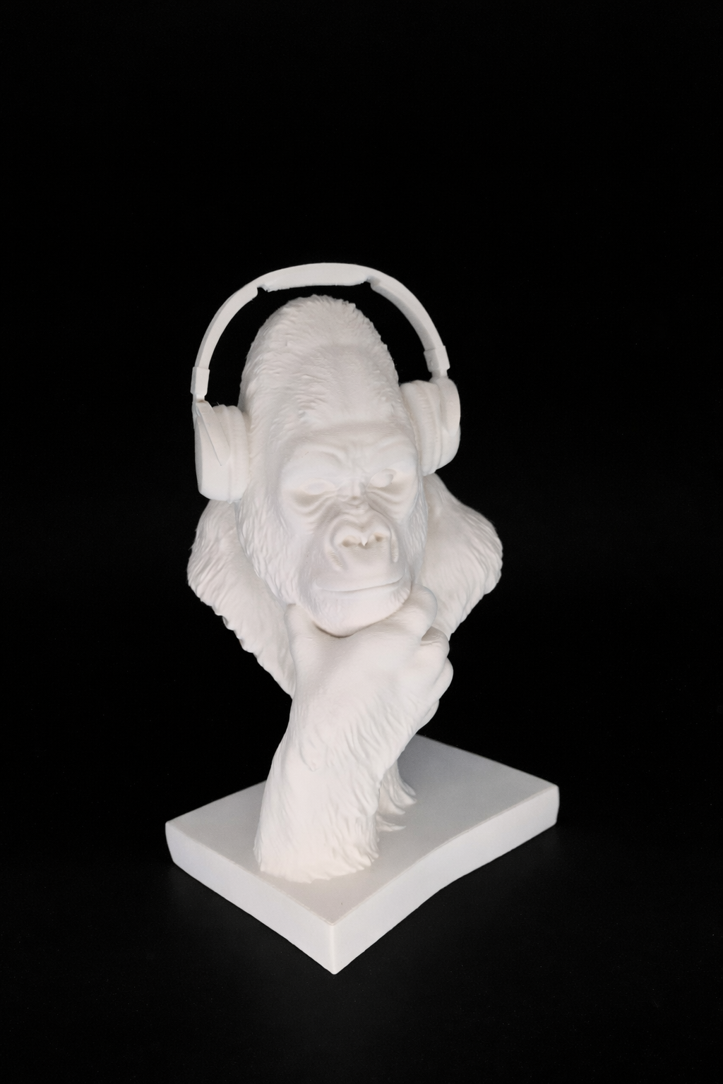 Gorilla Thinker – Scultura di Design con Cuffie