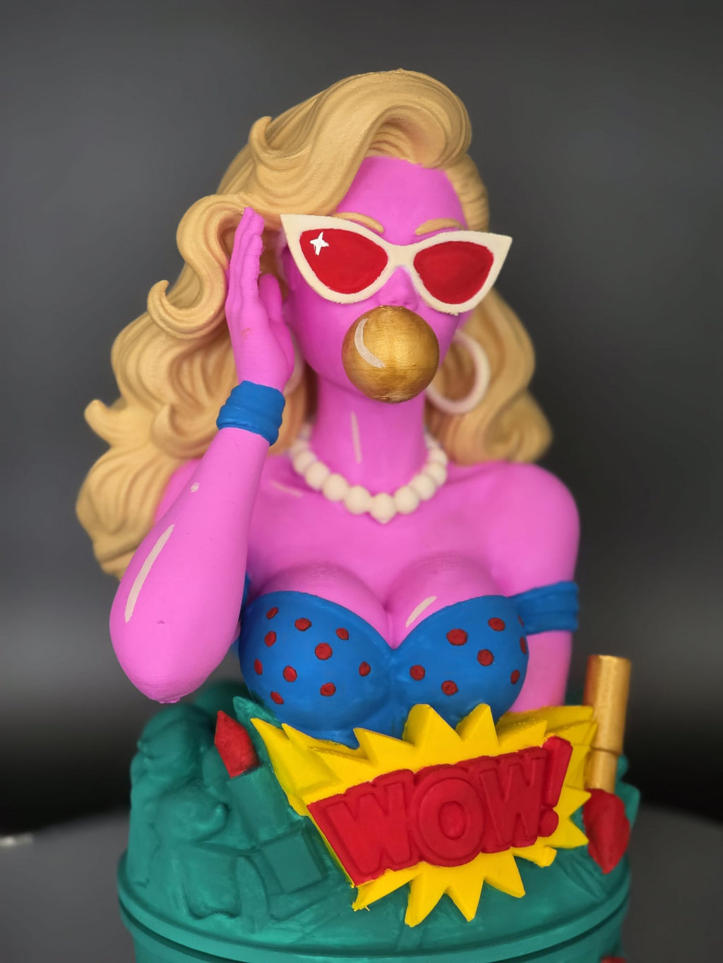 WOW Pop Art Sculpture